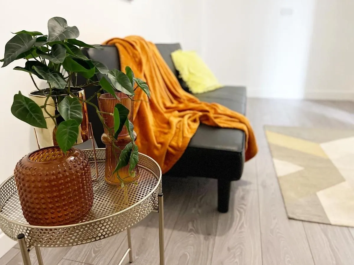 Contractor-Ready House - Bright, Spacious, And Free Wifi Included!