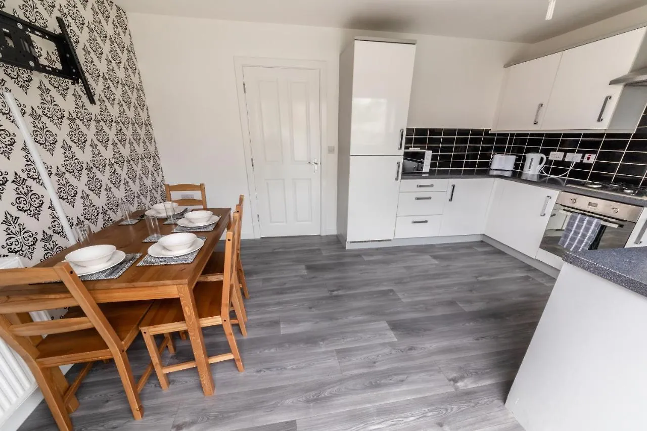 Apartment Contractor-Ready House - Bright, Spacious, And Free Wifi Included! United Kingdom